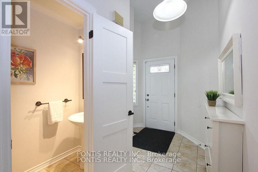 72 Sheldrake Court, Brampton, Ontario  L6Y 2W9 - Photo 4 - W12680082