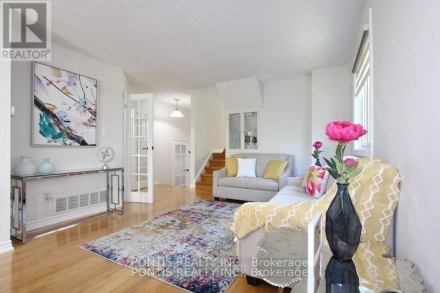 72 Sheldrake Court, Brampton, Ontario  L6Y 2W9 - Photo 8 - W12680082