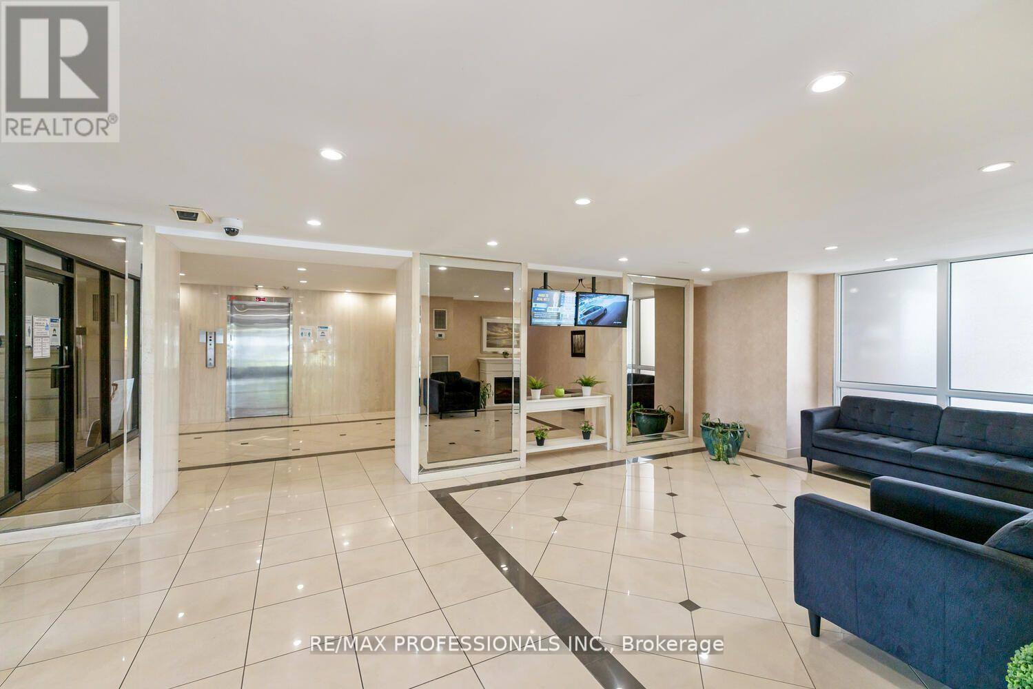 108 - 1515 Lakeshore Road E, Mississauga, Ontario  L5E 3E2 - Photo 2 - W12680086