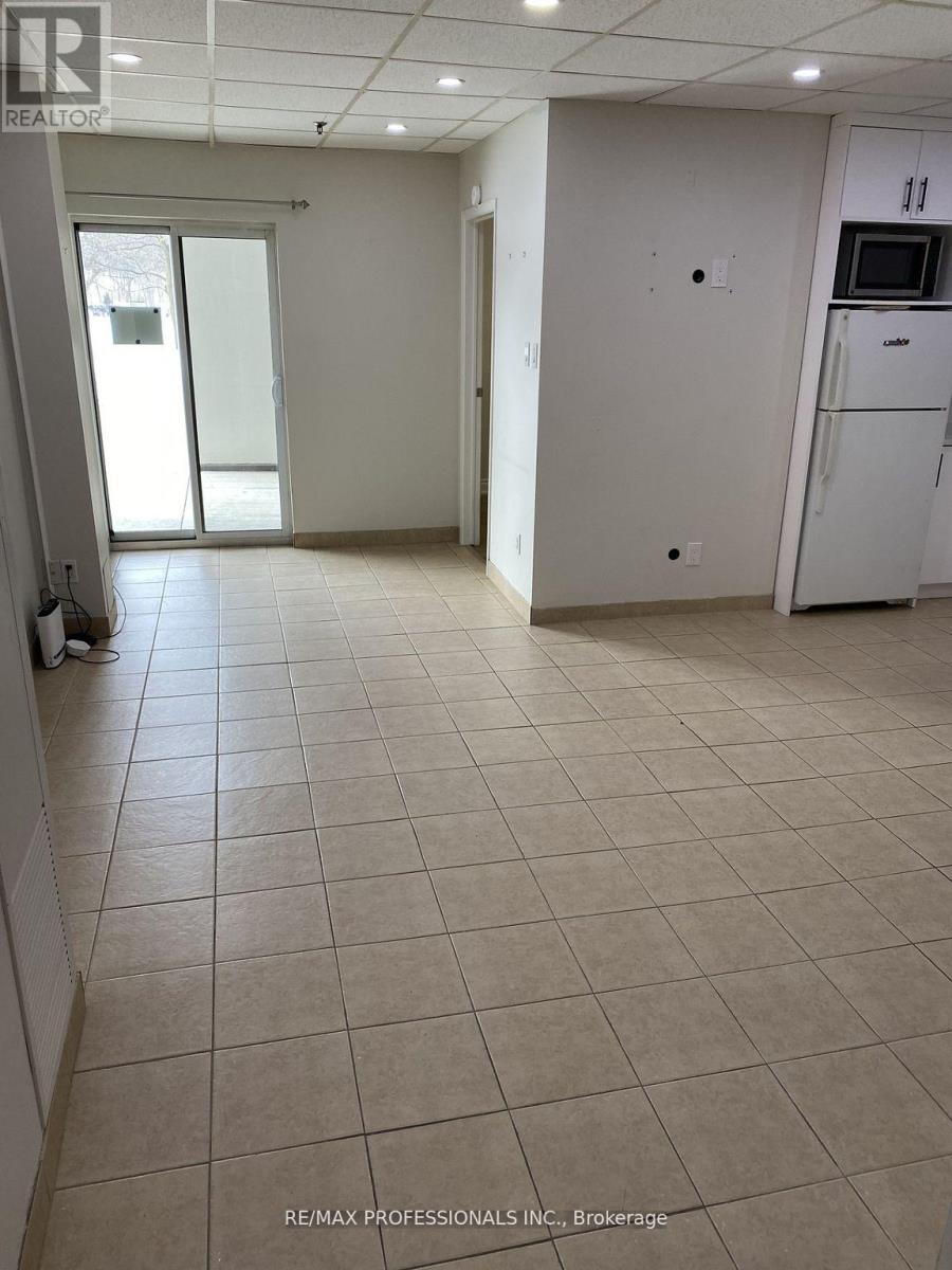 108 - 1515 Lakeshore Road E, Mississauga, Ontario  L5E 3E2 - Photo 4 - W12680086