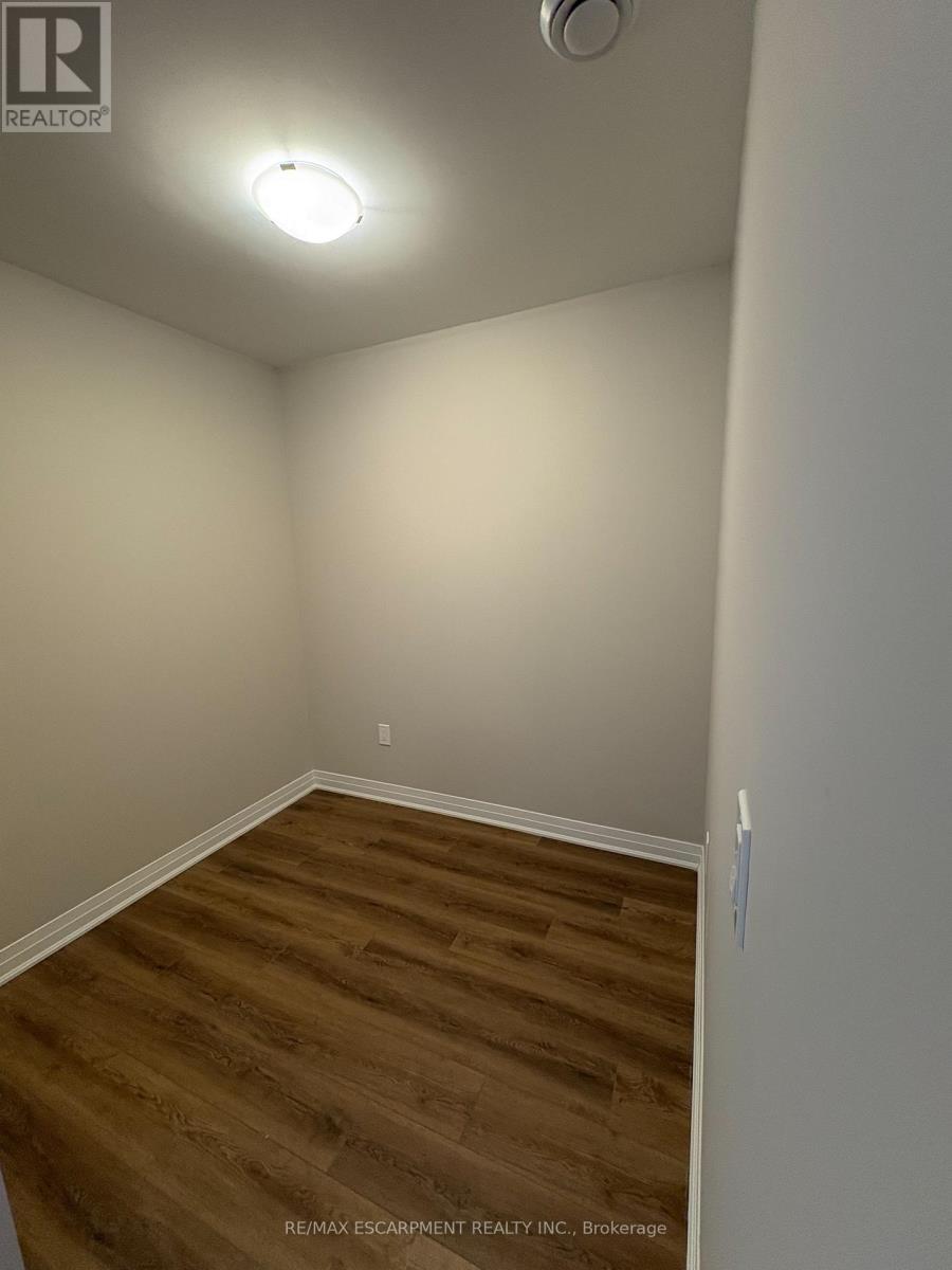 416 - 490 Gordon Krantz Avenue, Milton, Ontario  L9E 1Z5 - Photo 7 - W12680088