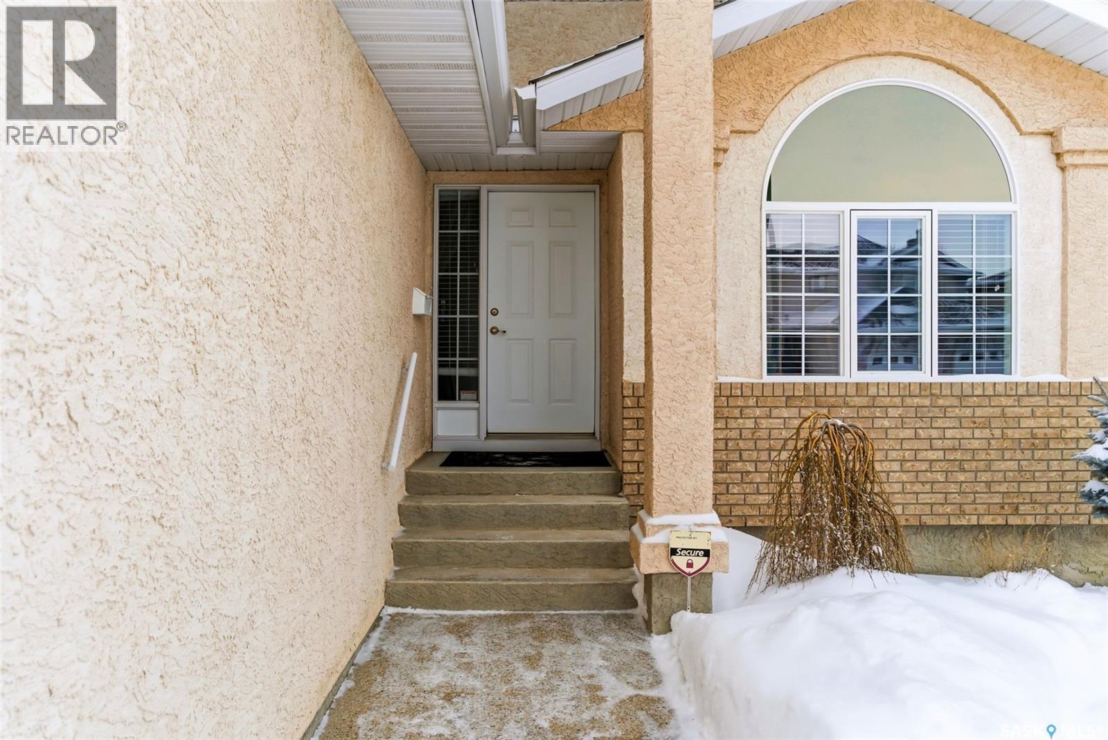 2931 St James Crescent, Regina, Saskatchewan  S4V 2Z1 - Photo 2 - SK026510