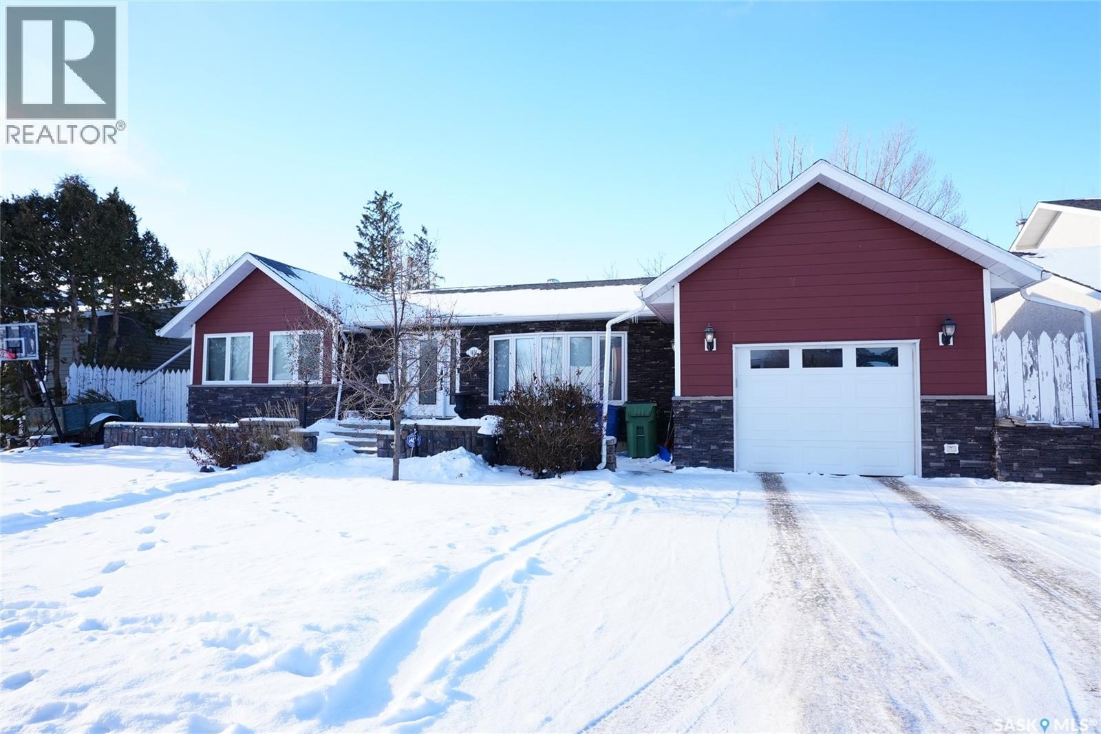 1614 11th Avenue Nw, Moose Jaw, Saskatchewan  S6H 6W9 - Photo 3 - SK026399