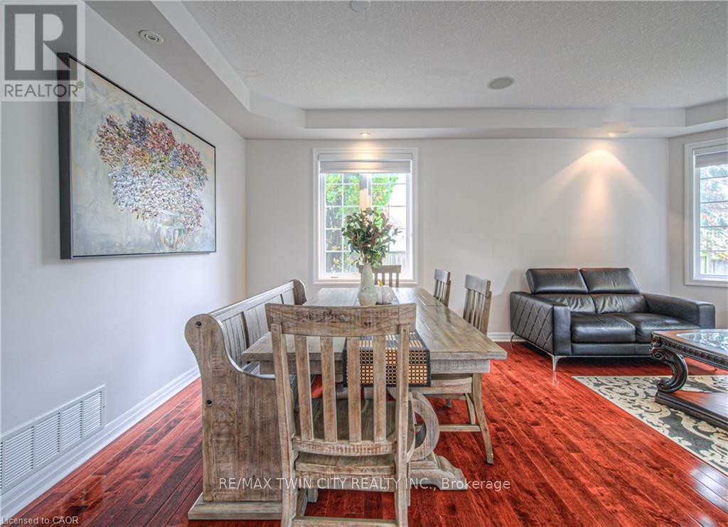 47 Dellgrove Circle, Cambridge, Ontario  N1T 2J9 - Photo 5 - X12680080