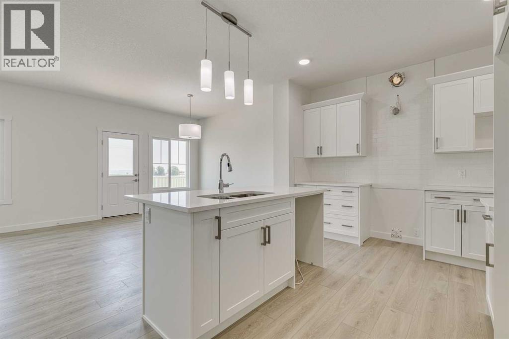 17 Andalusian Road, Cochrane, Alberta  T4C 3B7 - Photo 4 - A2258787