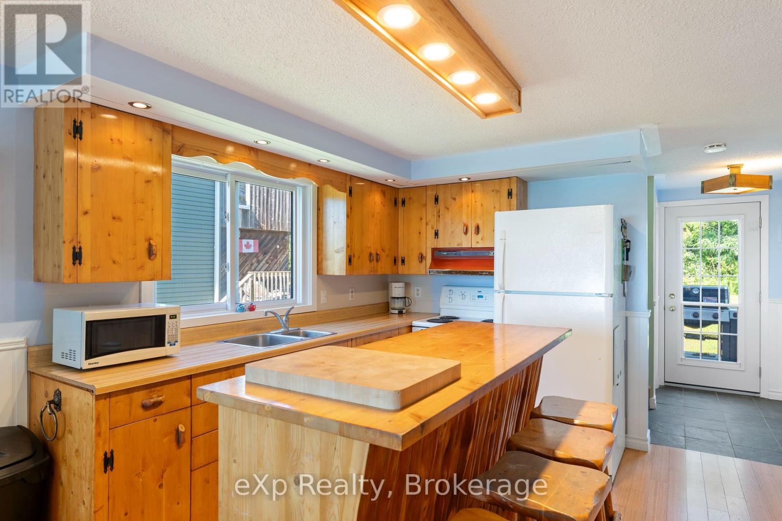 329 Bay Street, South Bruce Peninsula, Ontario  N0H 2T0 - Photo 11 - X12680138