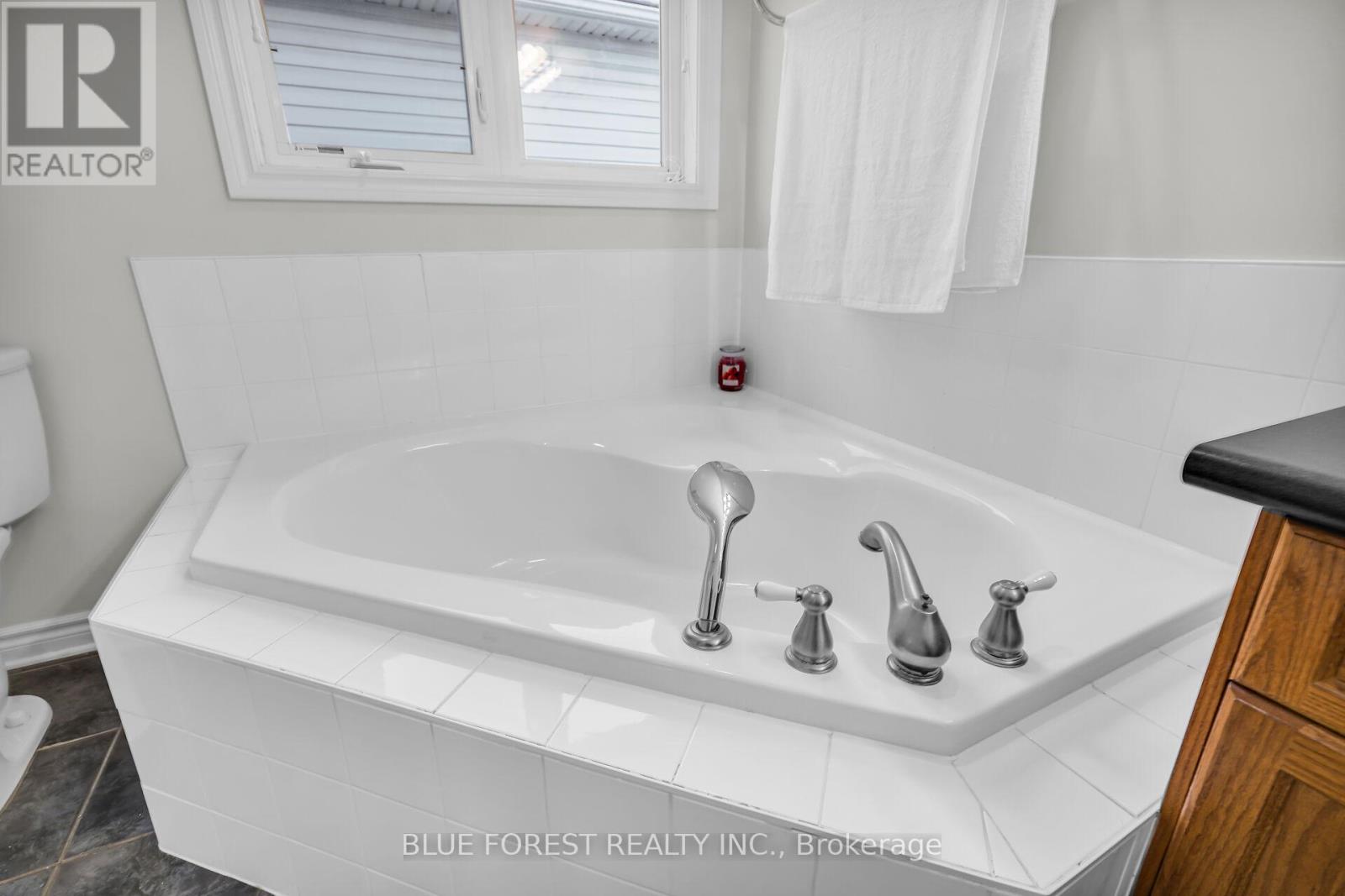 2408 Asima Drive, London South, Ontario  N6M 0B3 - Photo 21 - X12680264