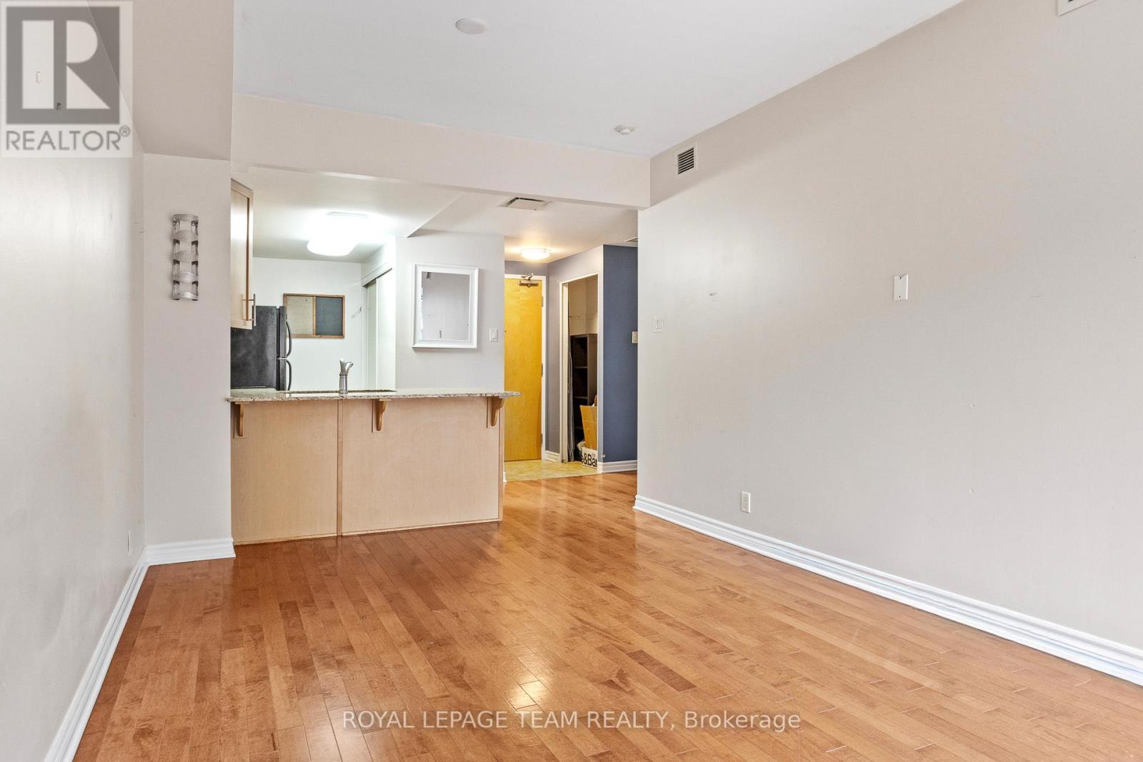 303 - 200 Lett Street, Ottawa, Ontario  K1R 0A7 - Photo 16 - X12680170