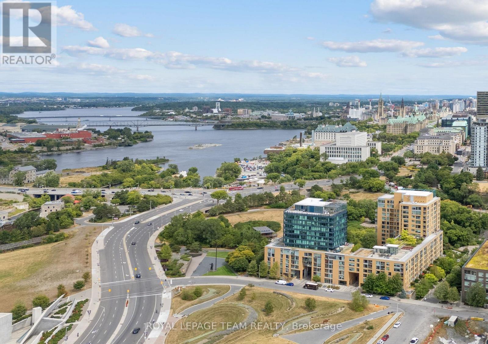 303 - 200 Lett Street, Ottawa, Ontario  K1R 0A7 - Photo 2 - X12680170