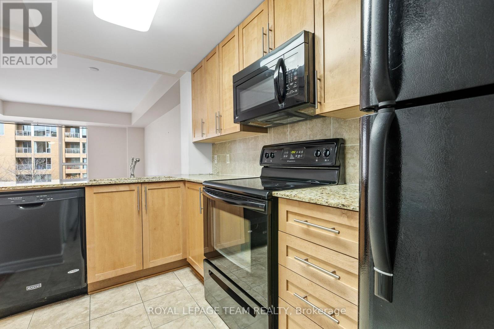 303 - 200 Lett Street, Ottawa, Ontario  K1R 0A7 - Photo 8 - X12680170