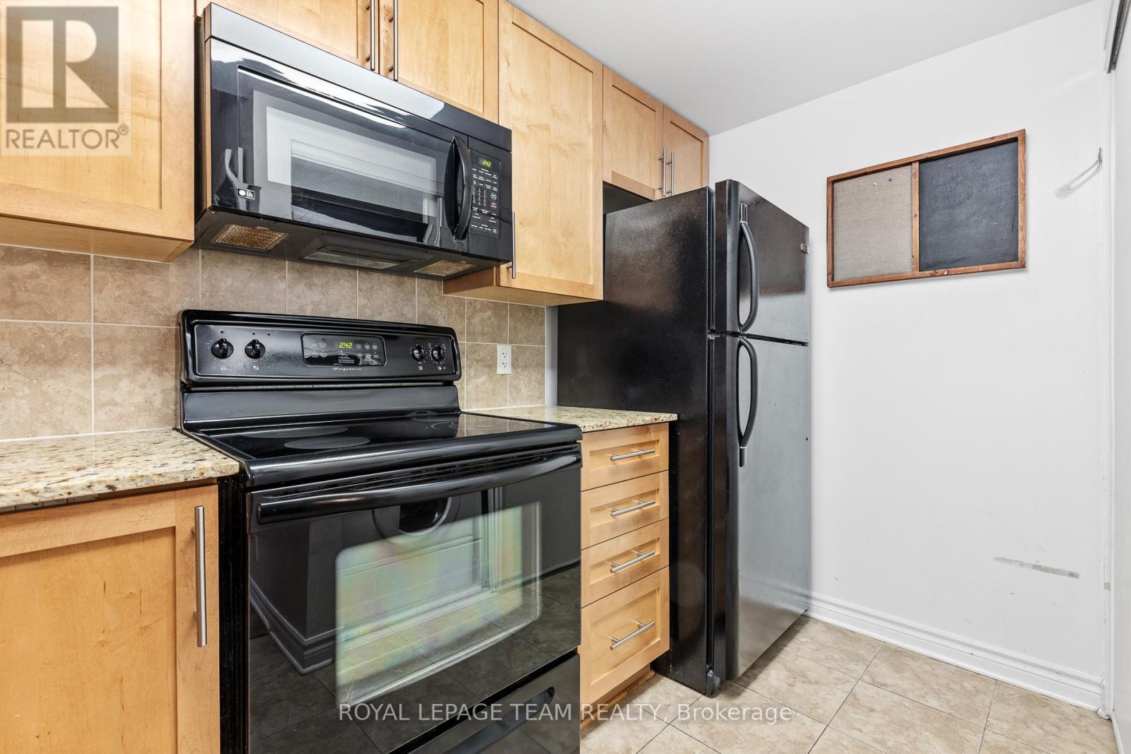 303 - 200 Lett Street, Ottawa, Ontario  K1R 0A7 - Photo 9 - X12680170