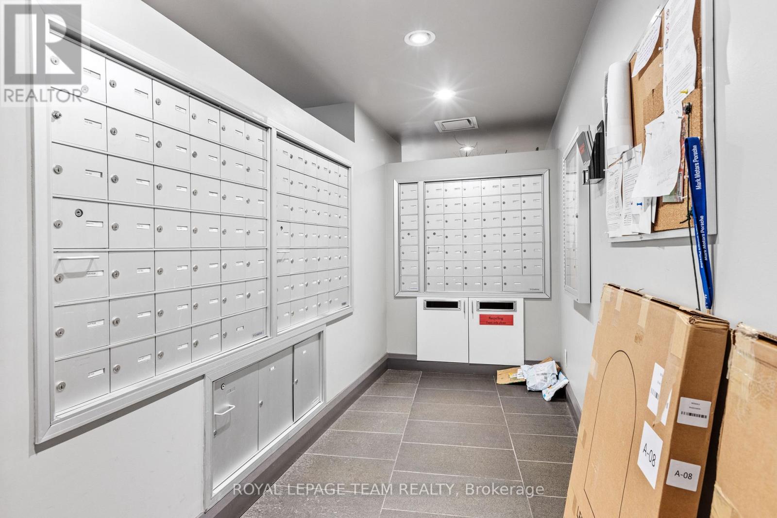 303 - 200 Lett Street, Ottawa, Ontario  K1R 0A7 - Photo 31 - X12680180