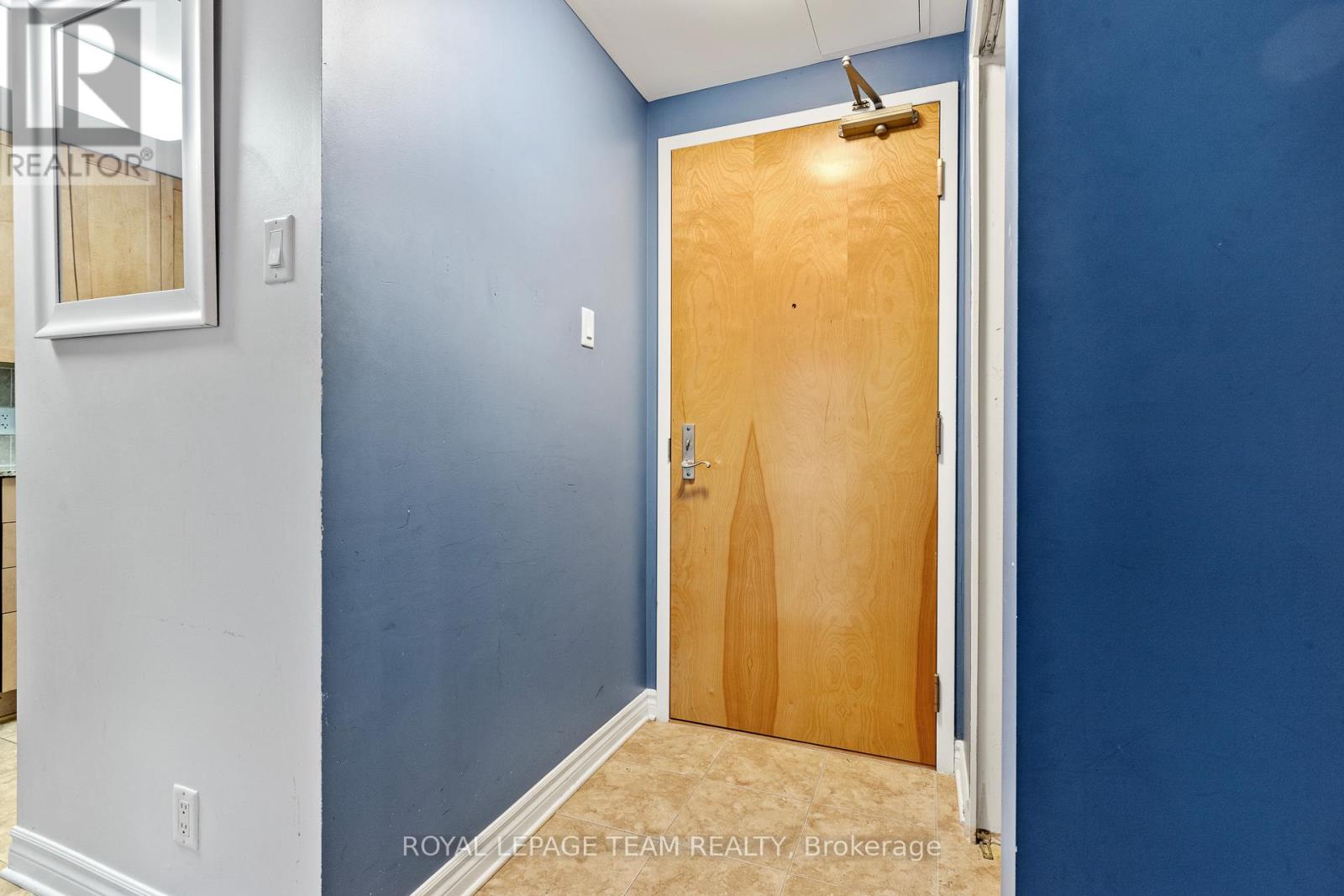 303 - 200 Lett Street, Ottawa, Ontario  K1R 0A7 - Photo 5 - X12680180