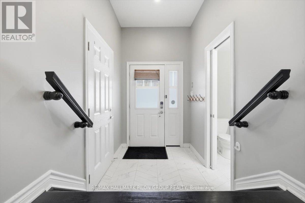 748 Morningstar Way, Ottawa, Ontario  K1W 0G6 - Photo 10 - X12680294