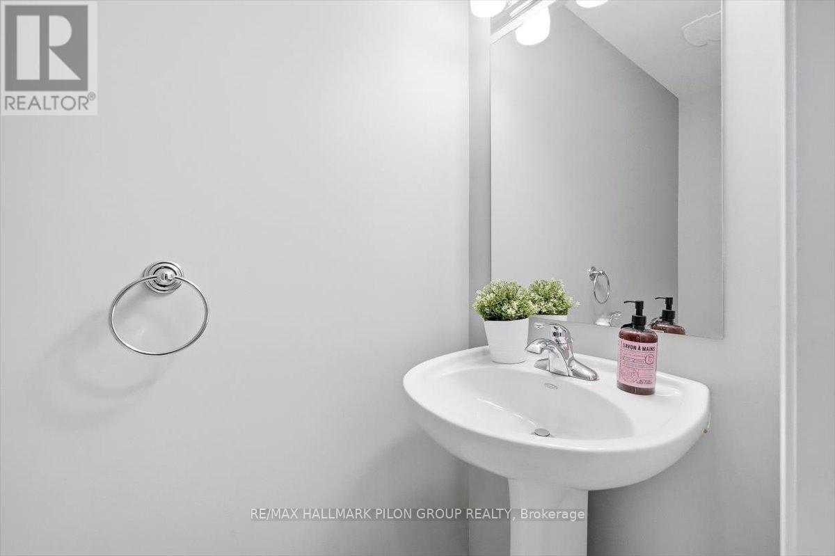 748 Morningstar Way, Ottawa, Ontario  K1W 0G6 - Photo 11 - X12680294