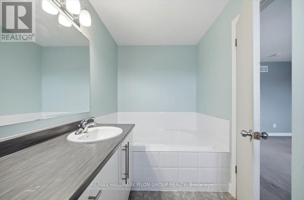 748 Morningstar Way, Ottawa, Ontario  K1W 0G6 - Photo 16 - X12680294