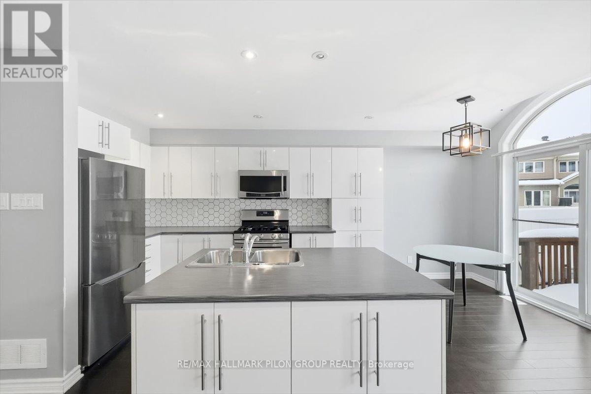 748 Morningstar Way, Ottawa, Ontario  K1W 0G6 - Photo 3 - X12680294