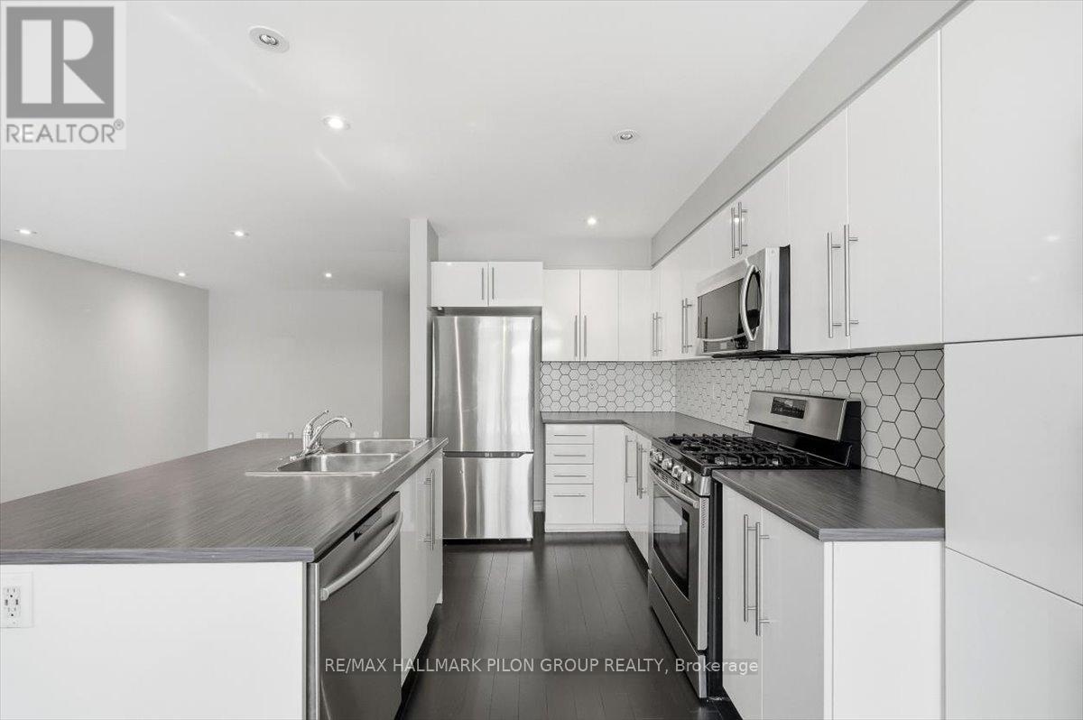 748 Morningstar Way, Ottawa, Ontario  K1W 0G6 - Photo 4 - X12680294