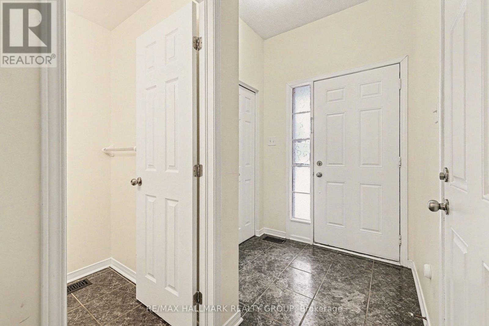 1073 Marconi Avenue, Ottawa, Ontario  K2K 0C3 - Photo 2 - X12680324