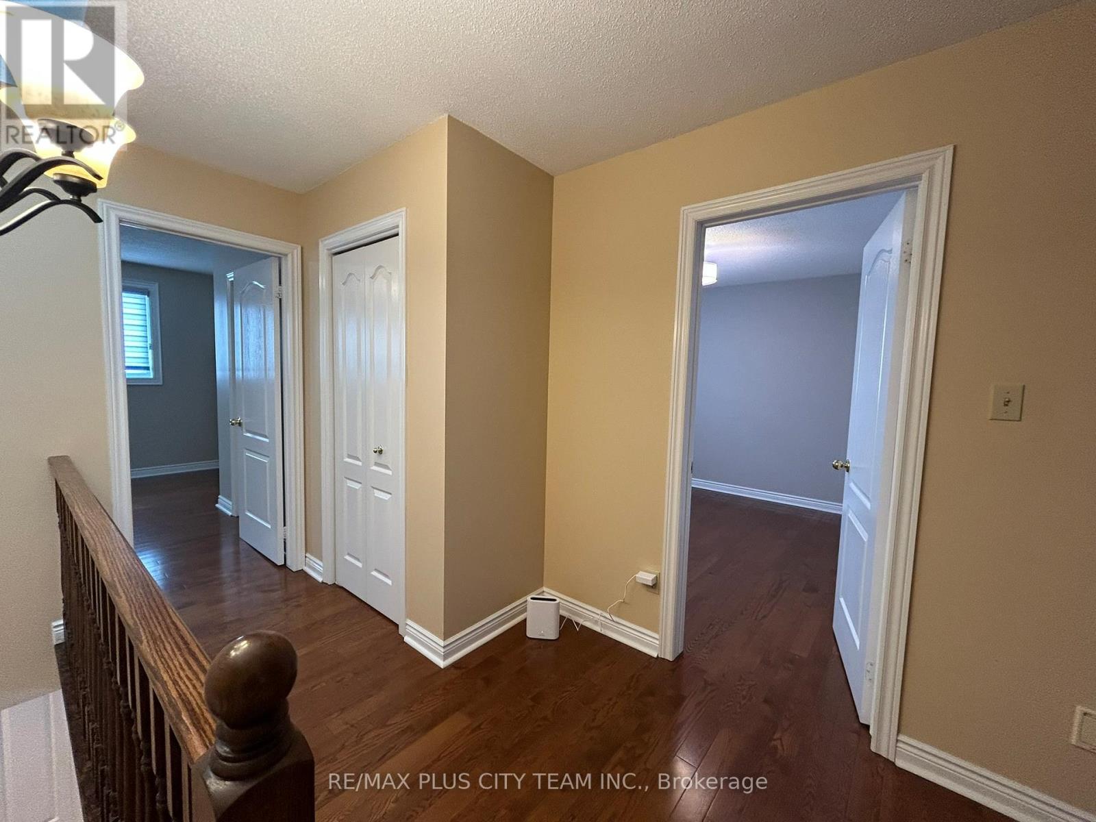 506 Dicenzo Drive, Hamilton, Ontario  L9B 2C4 - Photo 15 - X12674298