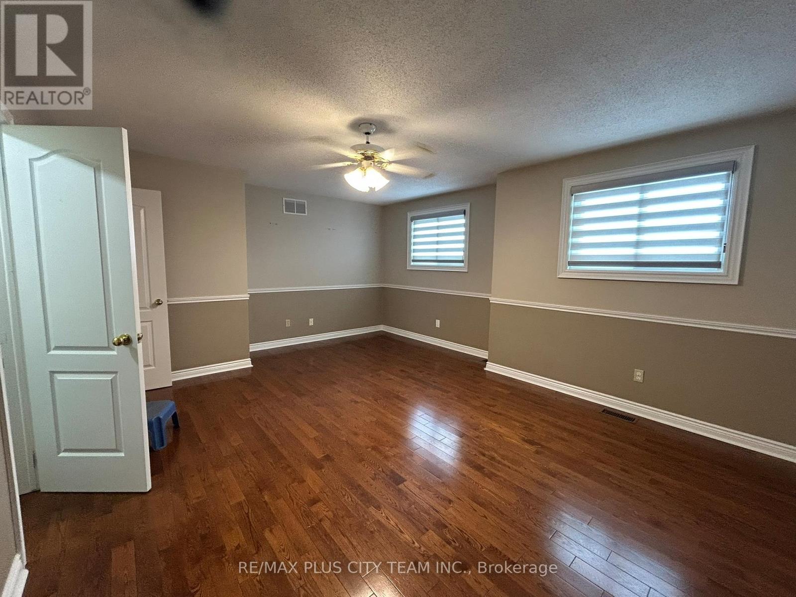 506 Dicenzo Drive, Hamilton, Ontario  L9B 2C4 - Photo 17 - X12674298