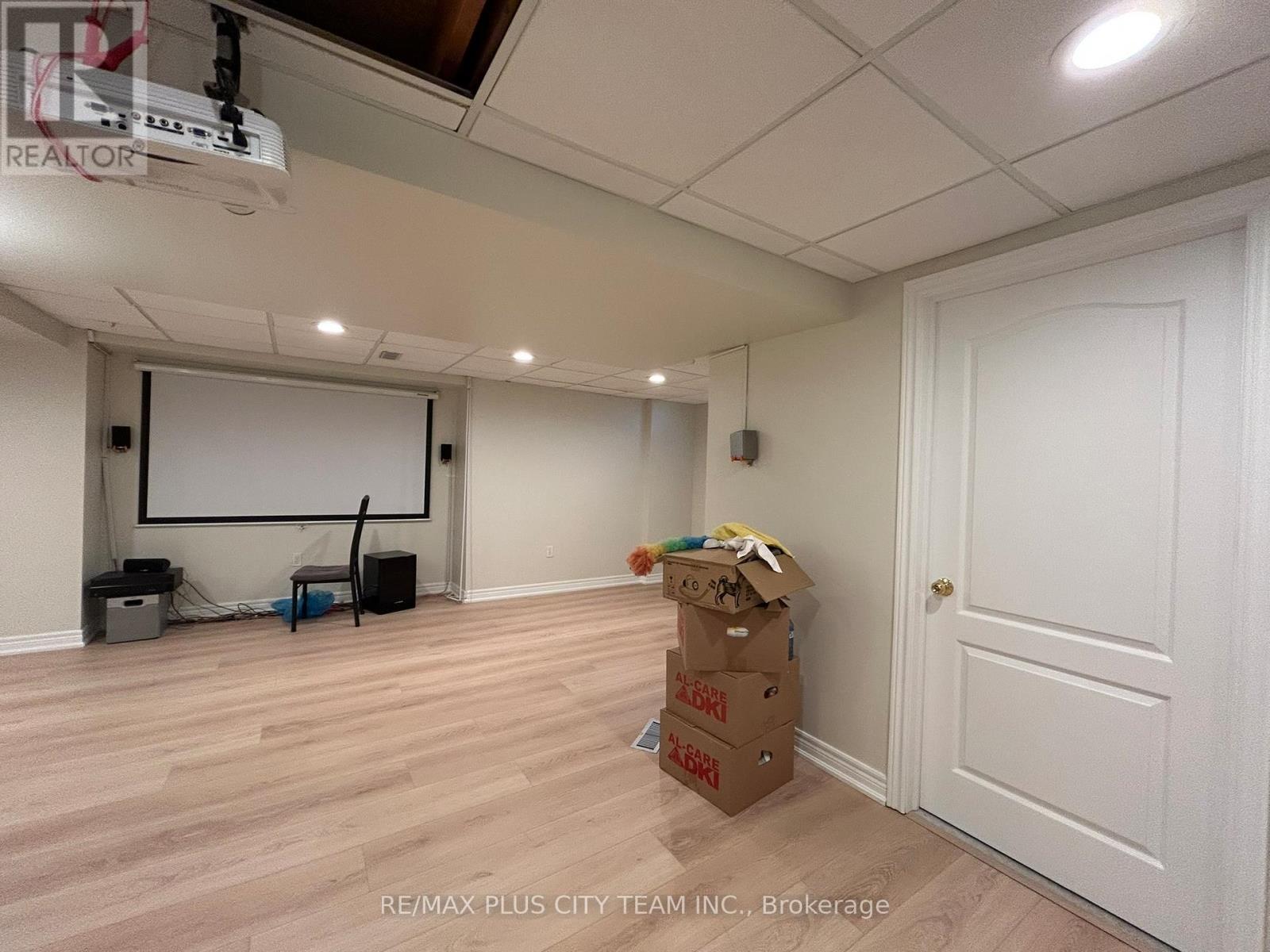 506 Dicenzo Drive, Hamilton, Ontario  L9B 2C4 - Photo 32 - X12674298