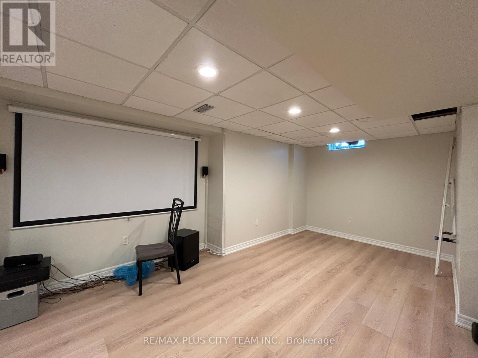 506 Dicenzo Drive, Hamilton, Ontario  L9B 2C4 - Photo 33 - X12674298