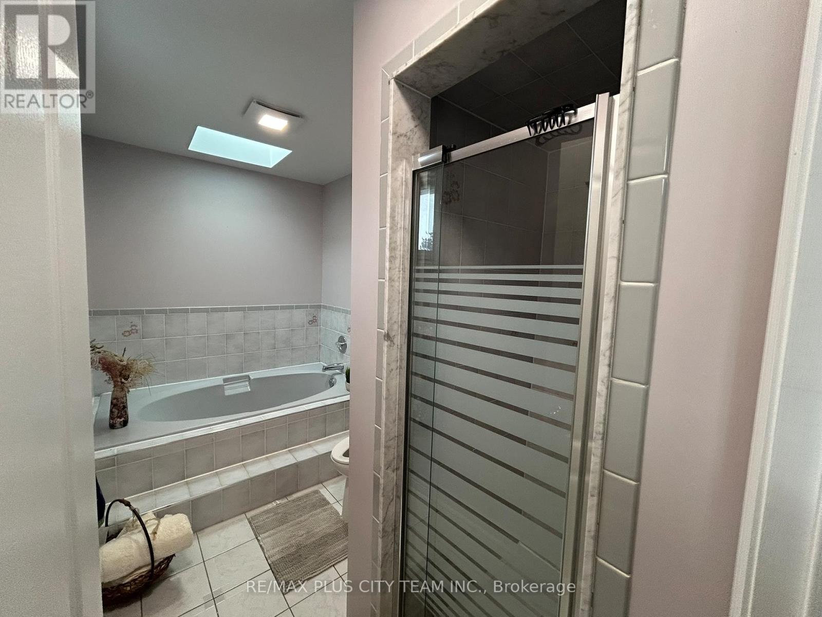 506 Dicenzo Drive, Hamilton, Ontario  L9B 2C4 - Photo 22 - X12674298