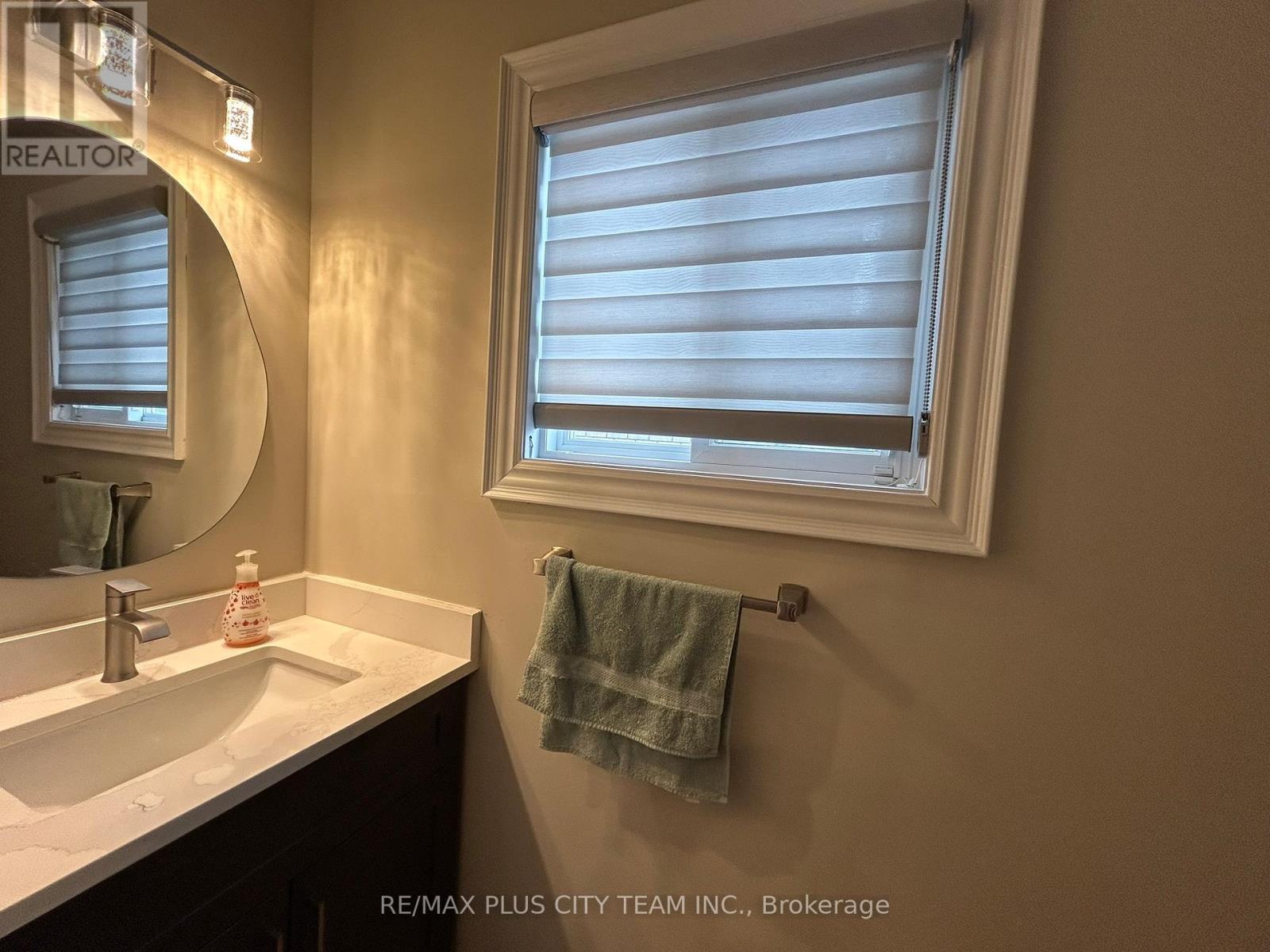 506 Dicenzo Drive, Hamilton, Ontario  L9B 2C4 - Photo 11 - X12674298