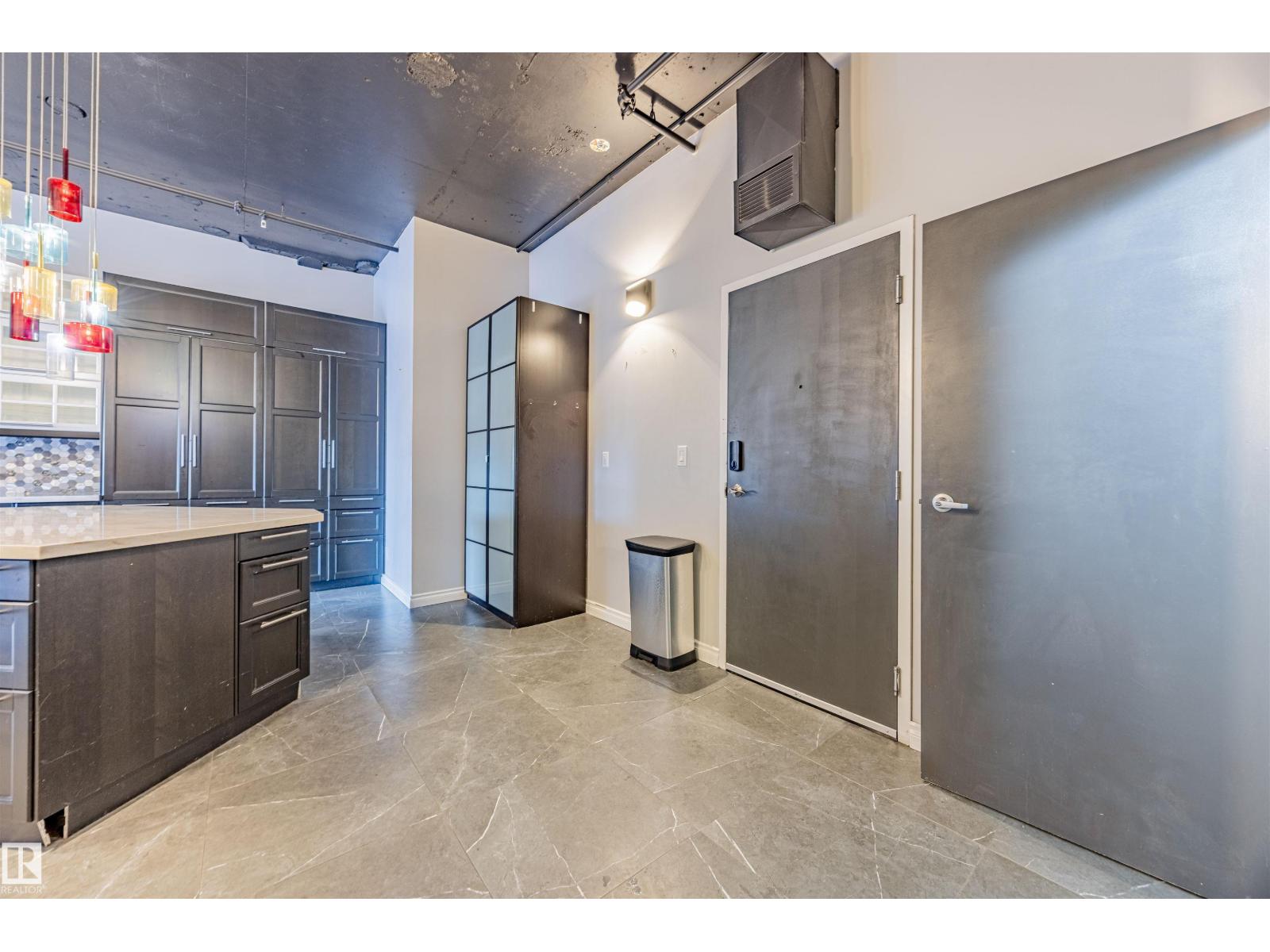 #303 10179 105 St Nw, Edmonton, Alberta T5J 3N1 - Photo 5 - E4469520