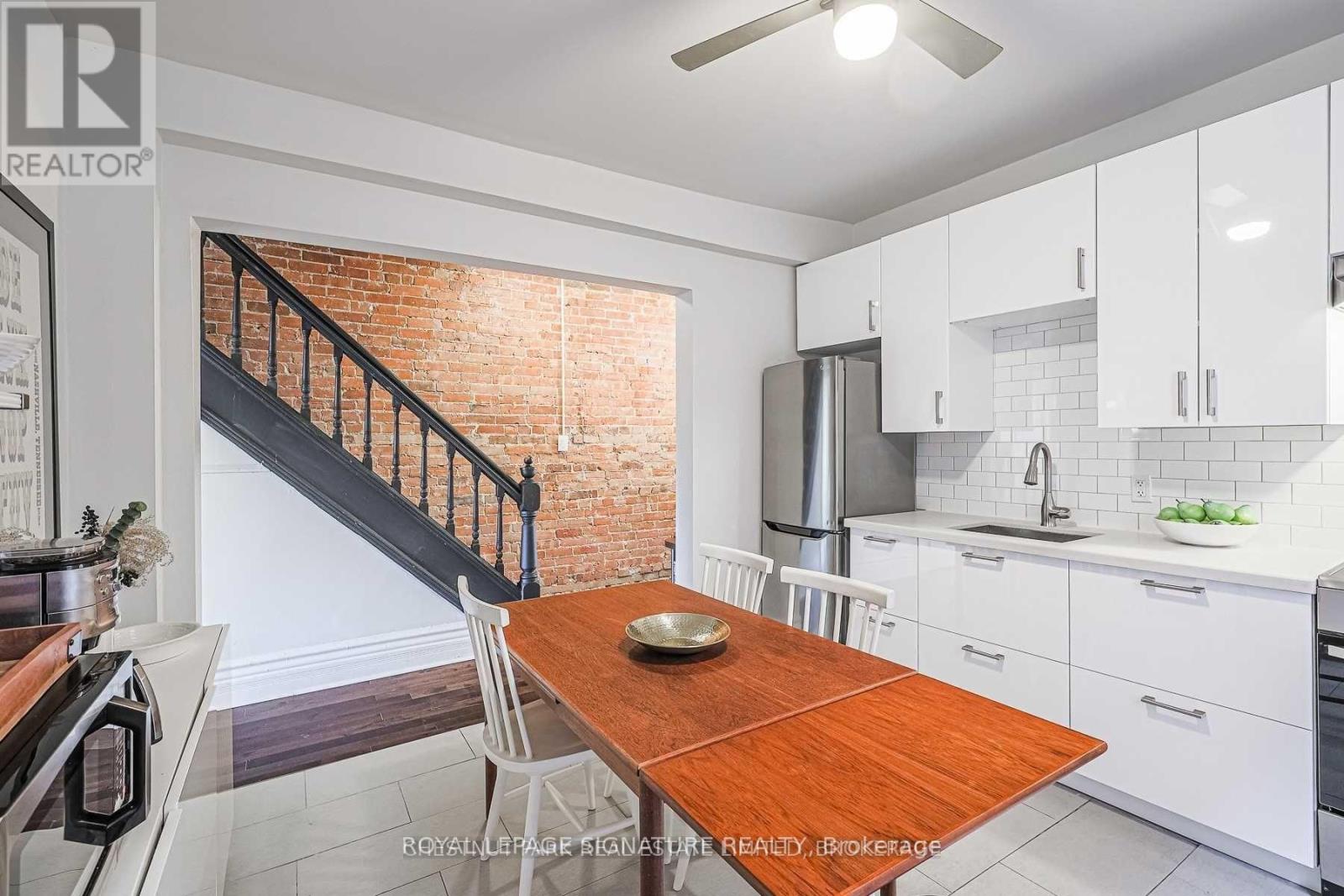 Upper - 553 Euclid Avenue, Toronto, Ontario  M6G 2T3 - Photo 3 - C12680260