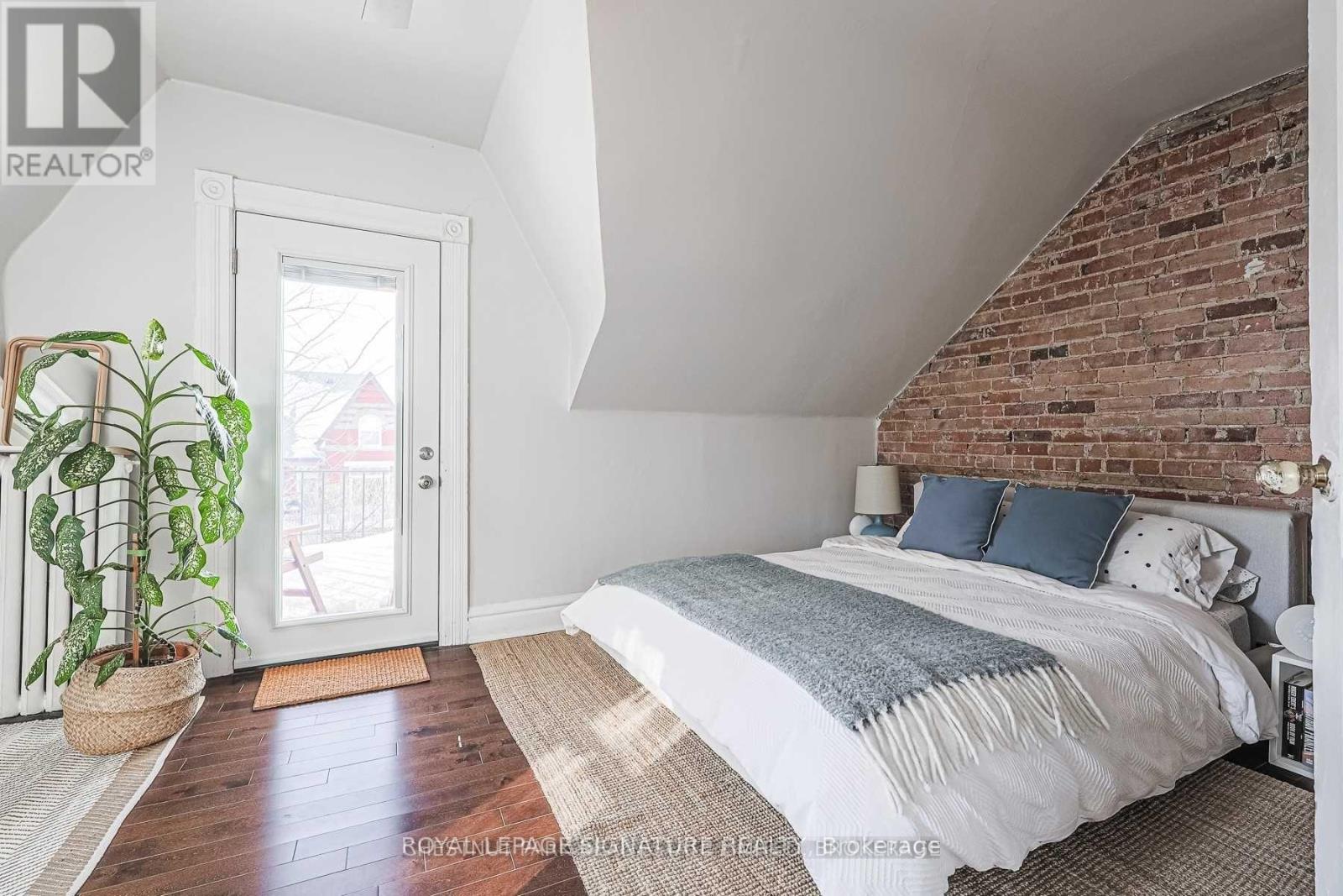 Upper - 553 Euclid Avenue, Toronto, Ontario  M6G 2T3 - Photo 6 - C12680260