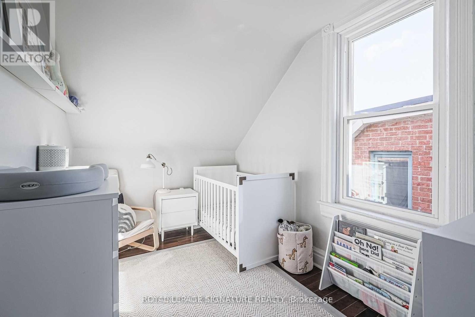 Upper - 553 Euclid Avenue, Toronto, Ontario  M6G 2T3 - Photo 8 - C12680260