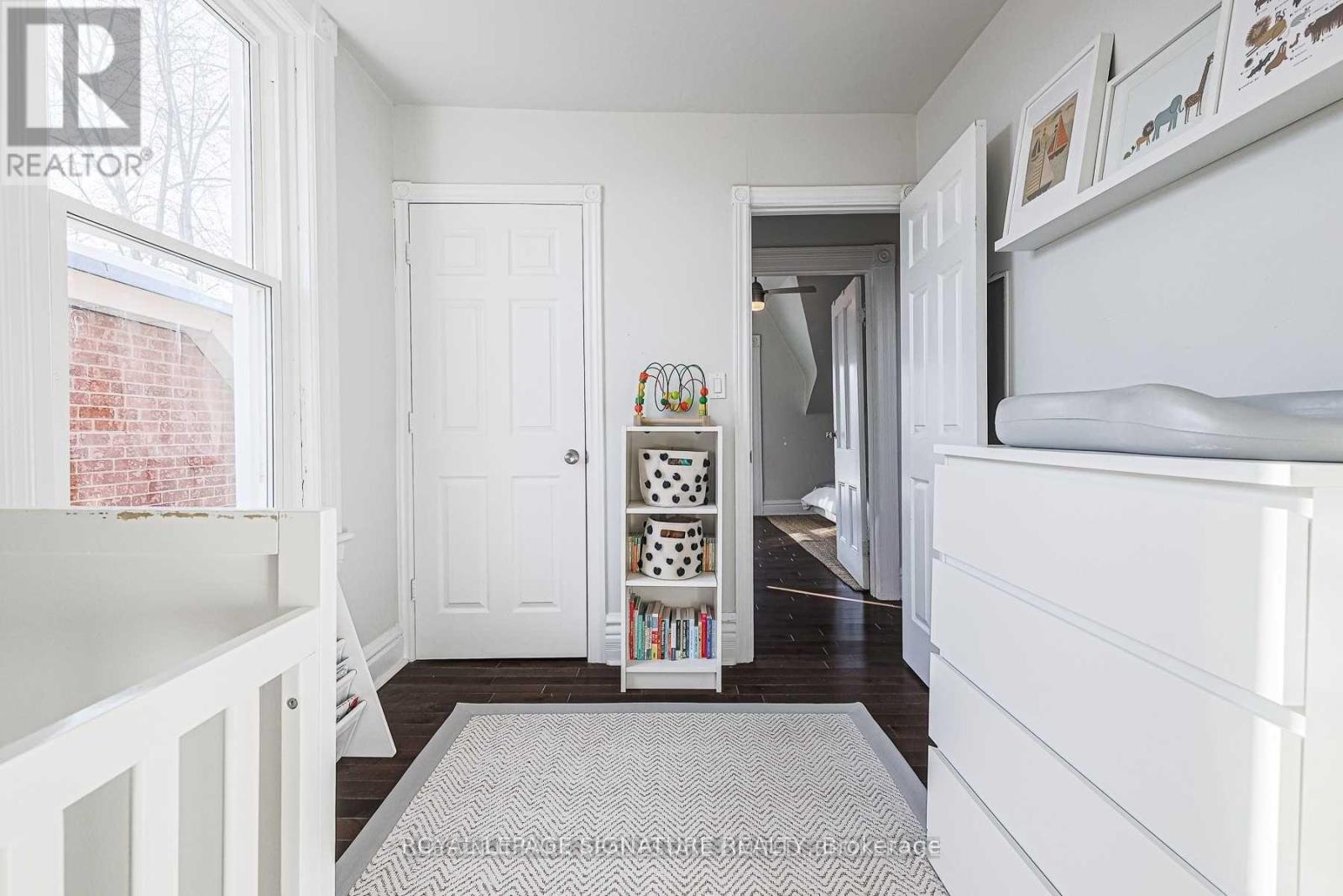 Upper - 553 Euclid Avenue, Toronto, Ontario  M6G 2T3 - Photo 9 - C12680260