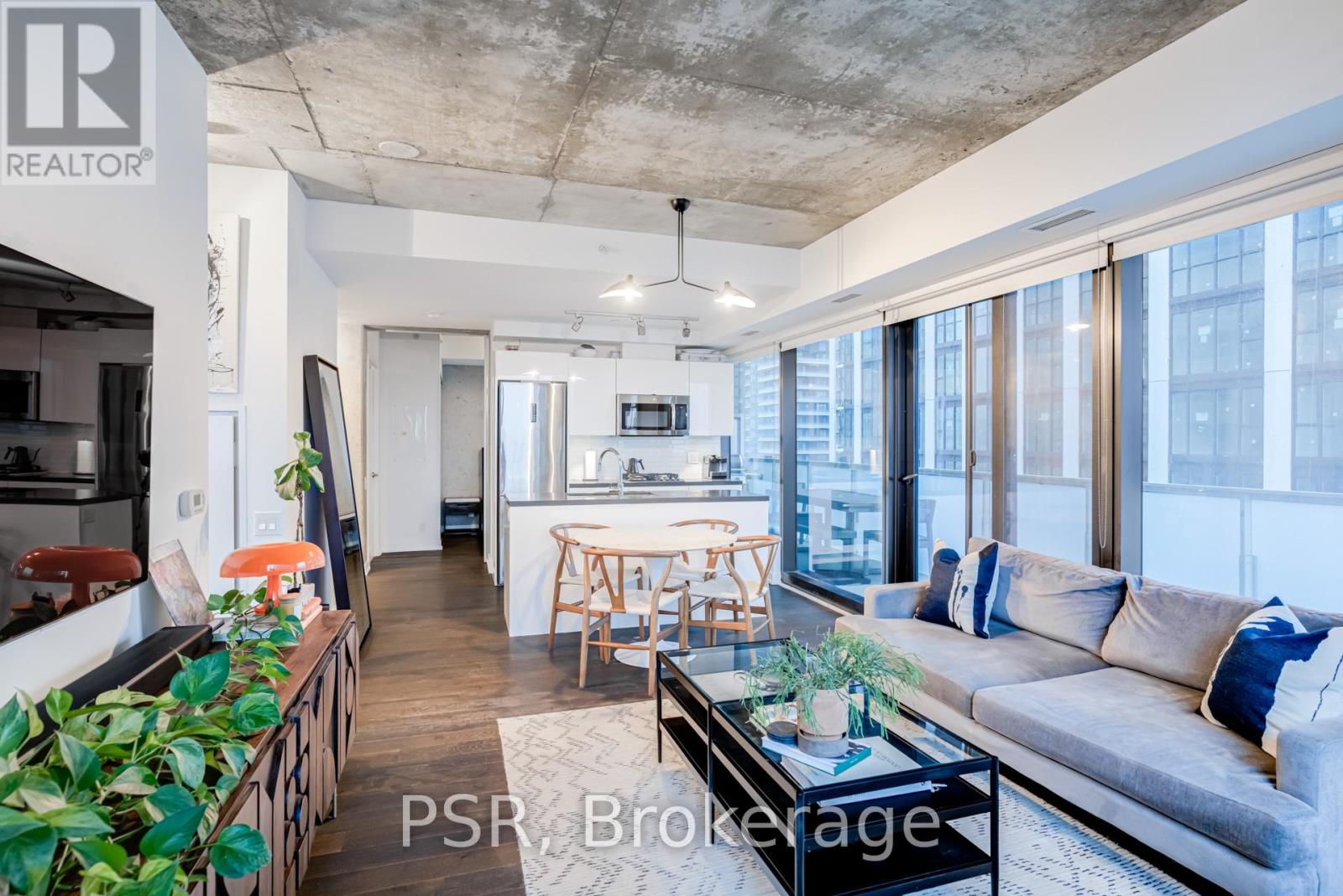 2002 - 11 CHARLOTTE STREET, Toronto, Ontario