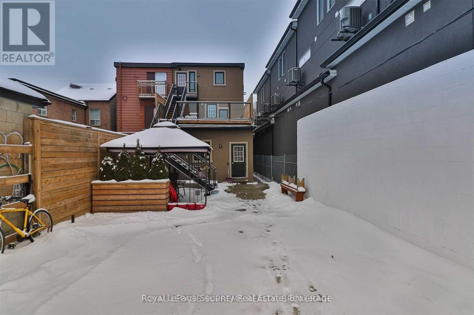 2 - 62 Lippincott Street, Toronto, Ontario  M5T 2R5 - Photo 10 - C12680416