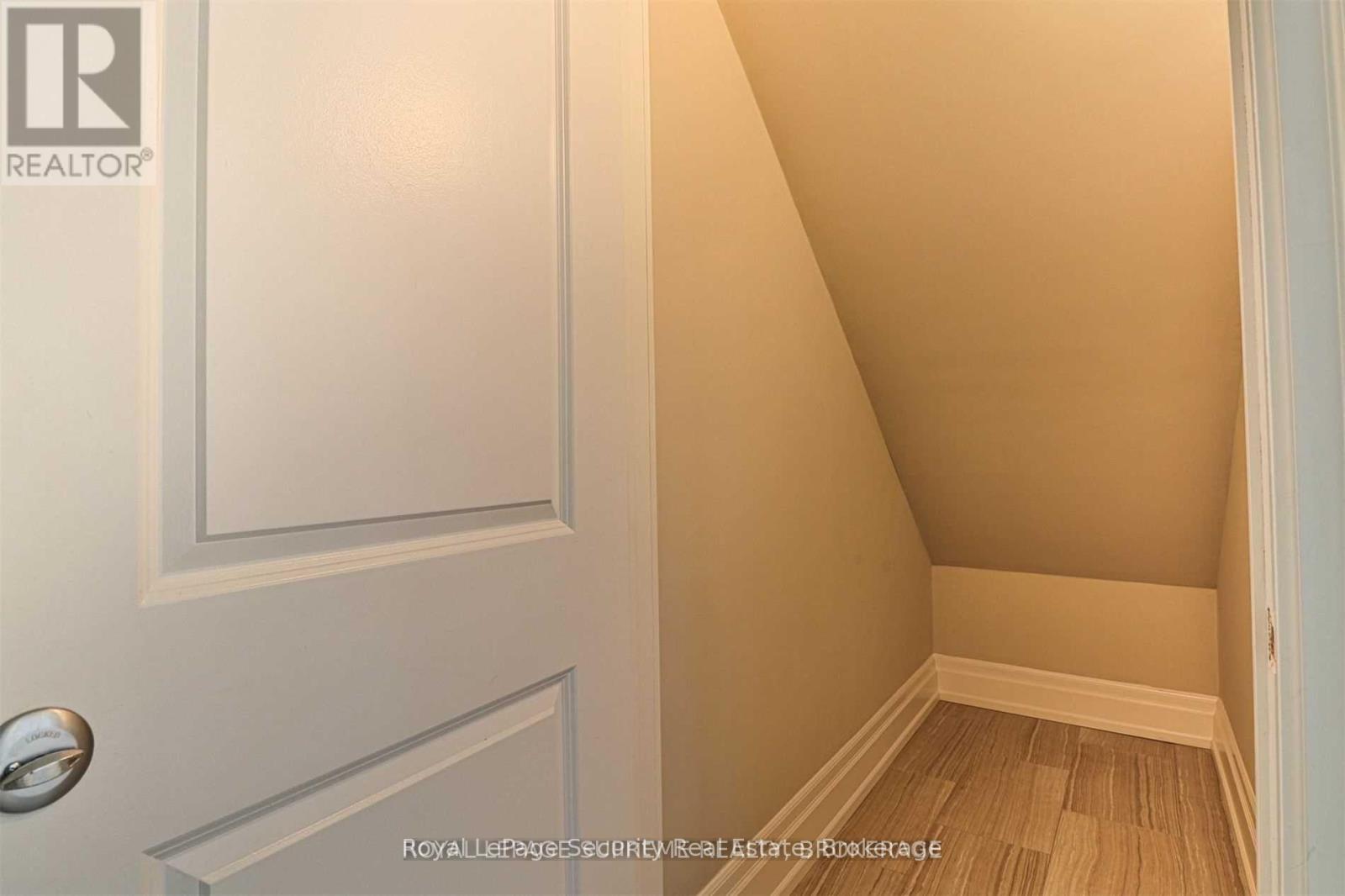 2 - 62 Lippincott Street, Toronto, Ontario  M5T 2R5 - Photo 11 - C12680416