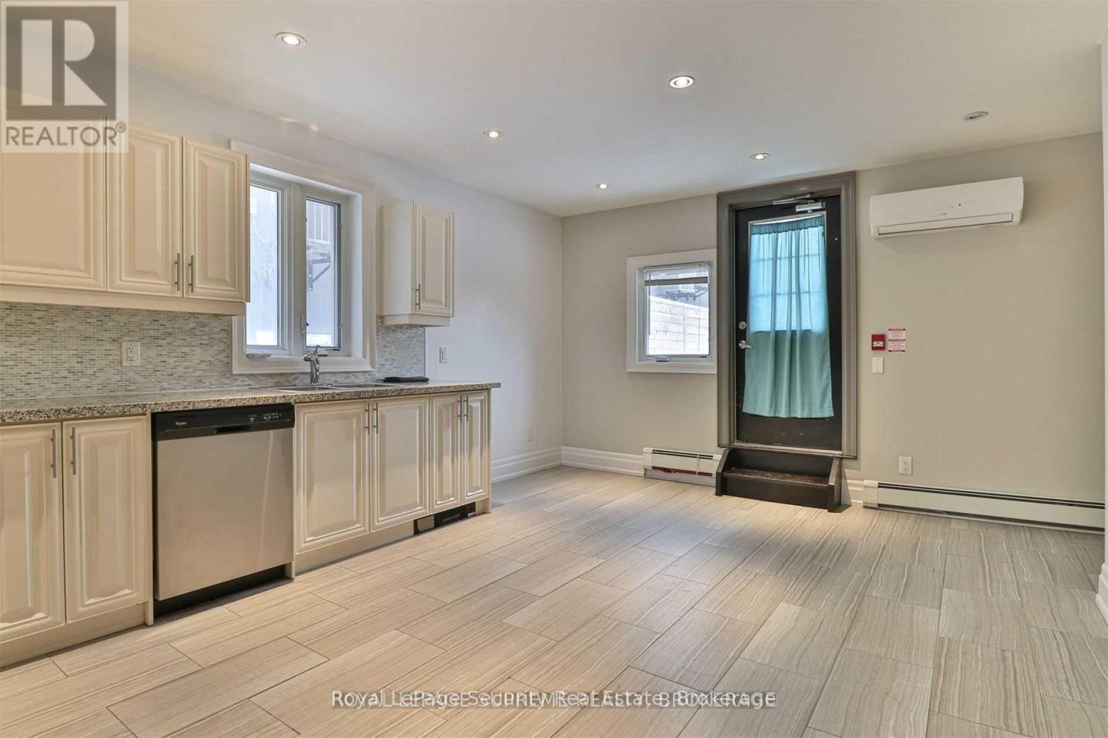 2 - 62 Lippincott Street, Toronto, Ontario  M5T 2R5 - Photo 19 - C12680416