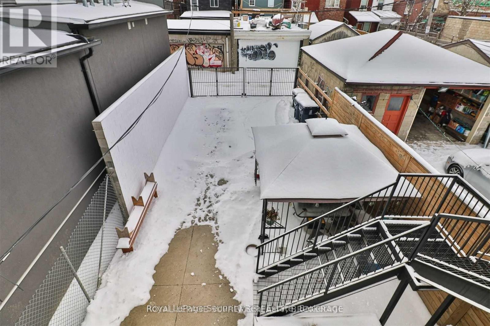 2 - 62 Lippincott Street, Toronto, Ontario  M5T 2R5 - Photo 2 - C12680416