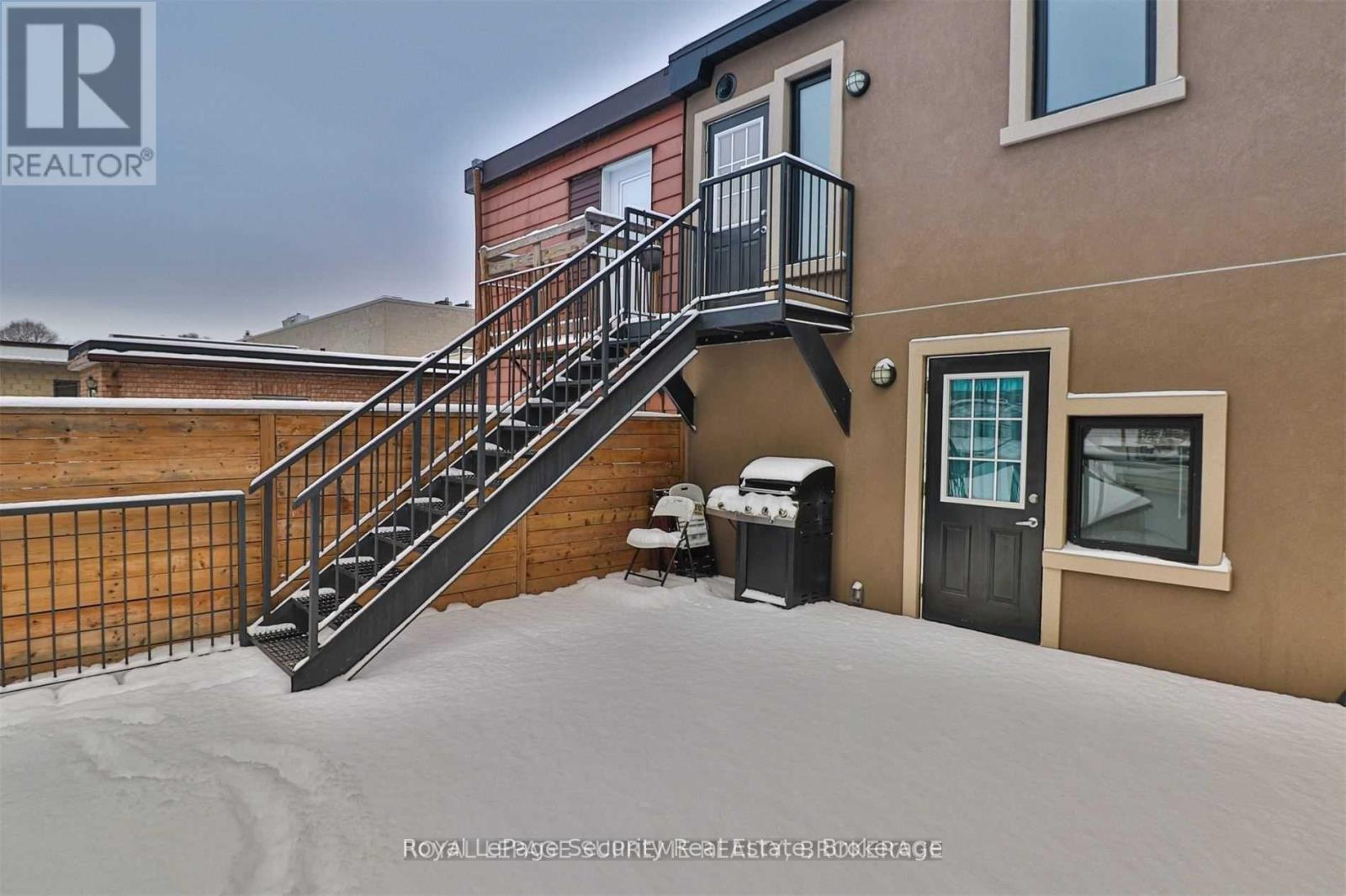 2 - 62 Lippincott Street, Toronto, Ontario  M5T 2R5 - Photo 4 - C12680416