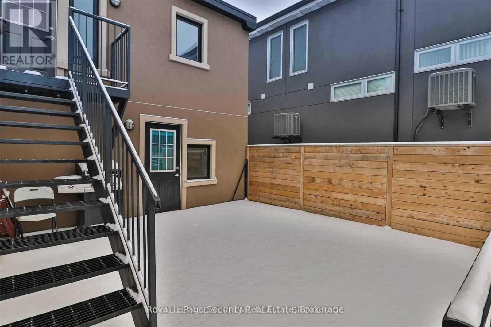 2 - 62 Lippincott Street, Toronto, Ontario  M5T 2R5 - Photo 5 - C12680416