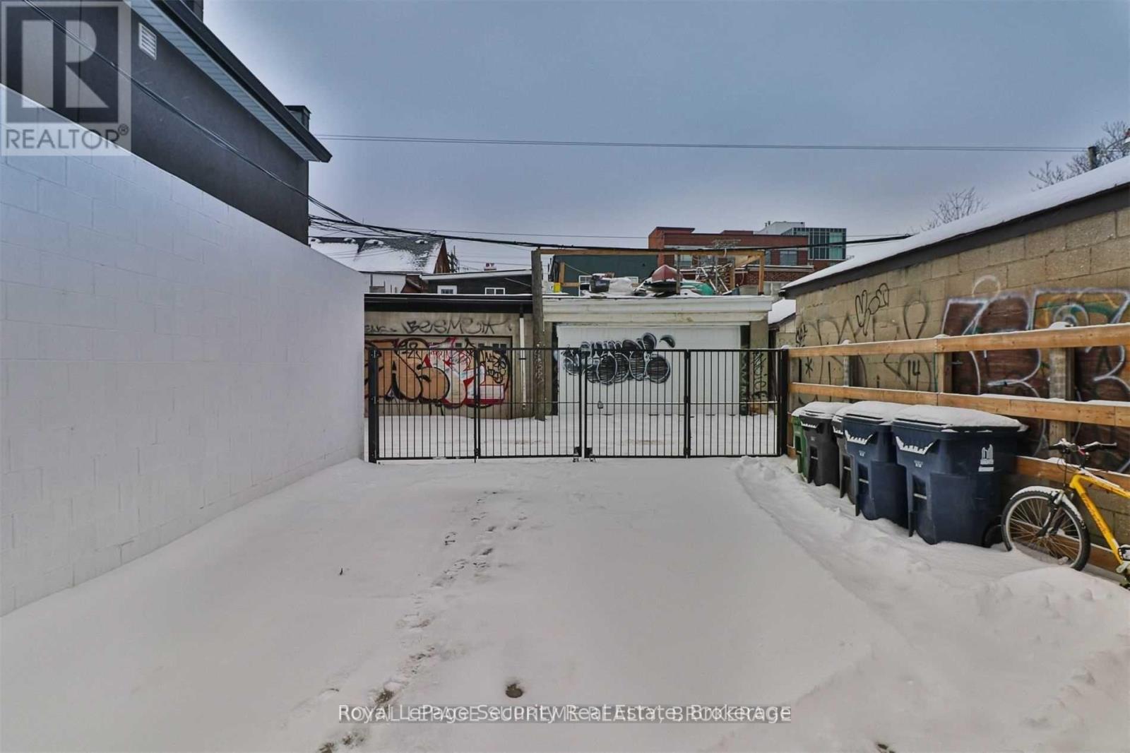 2 - 62 Lippincott Street, Toronto, Ontario  M5T 2R5 - Photo 6 - C12680416
