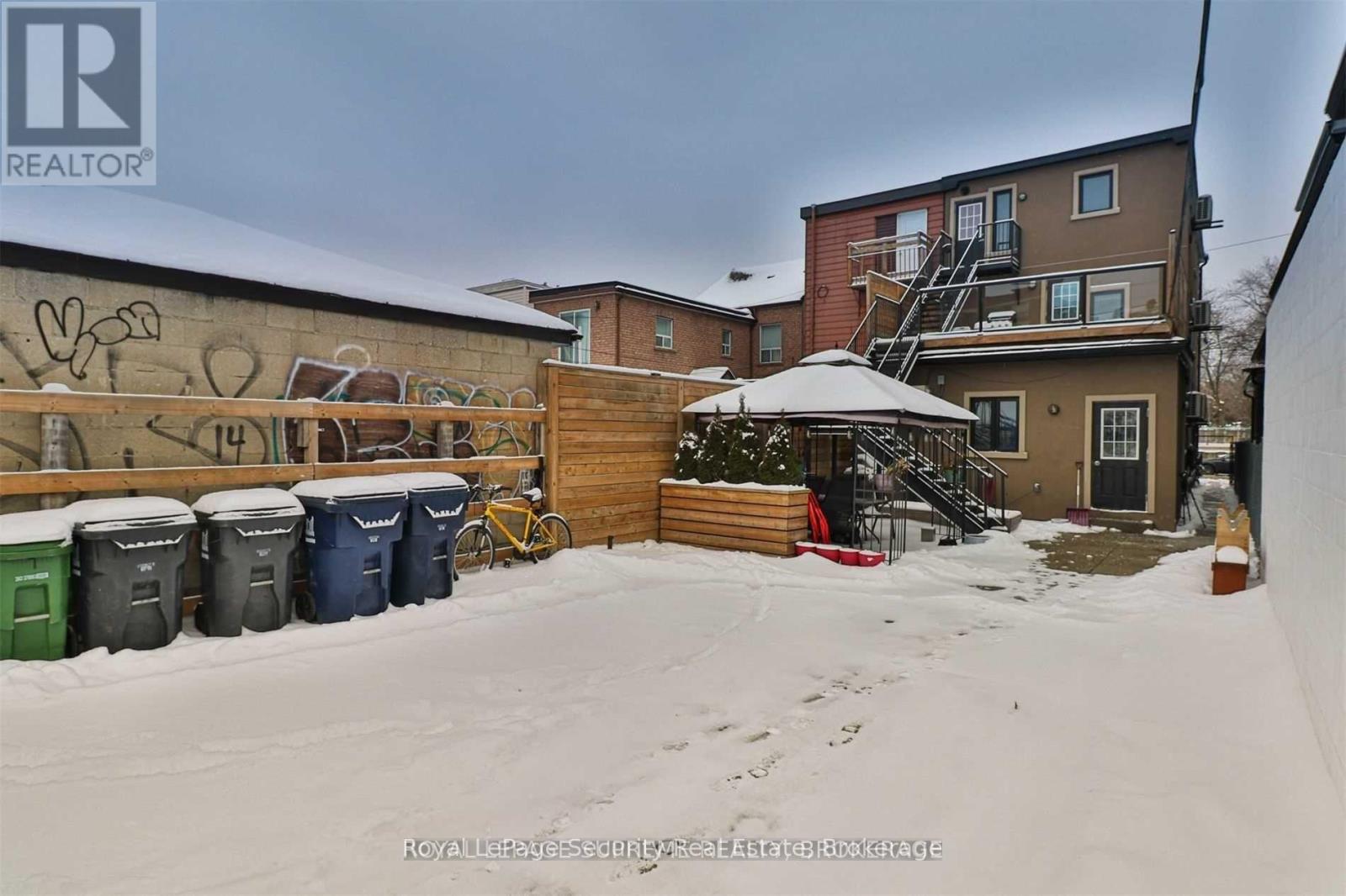 2 - 62 Lippincott Street, Toronto, Ontario  M5T 2R5 - Photo 9 - C12680416