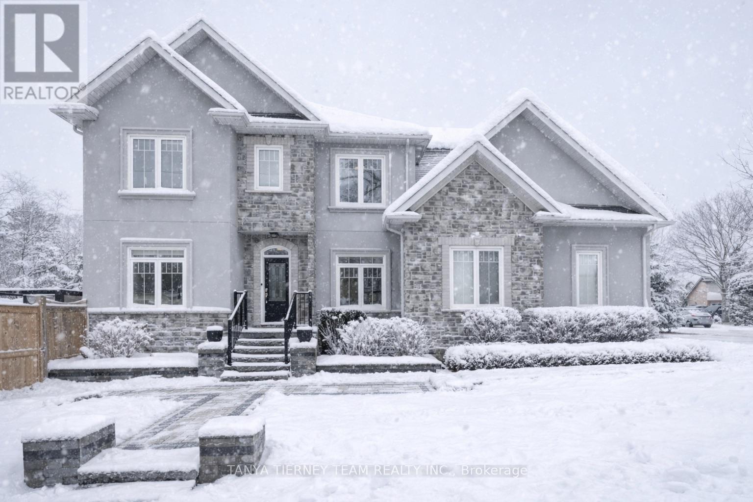 1 CENTRE STREET W, Whitby, Ontario