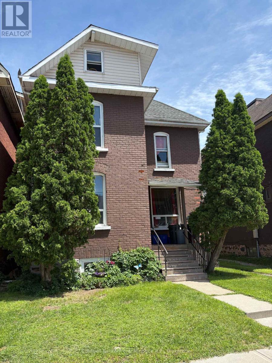 586 Main Street E, North Bay, Ontario  P1B 1B8 - Photo 2 - X12679990