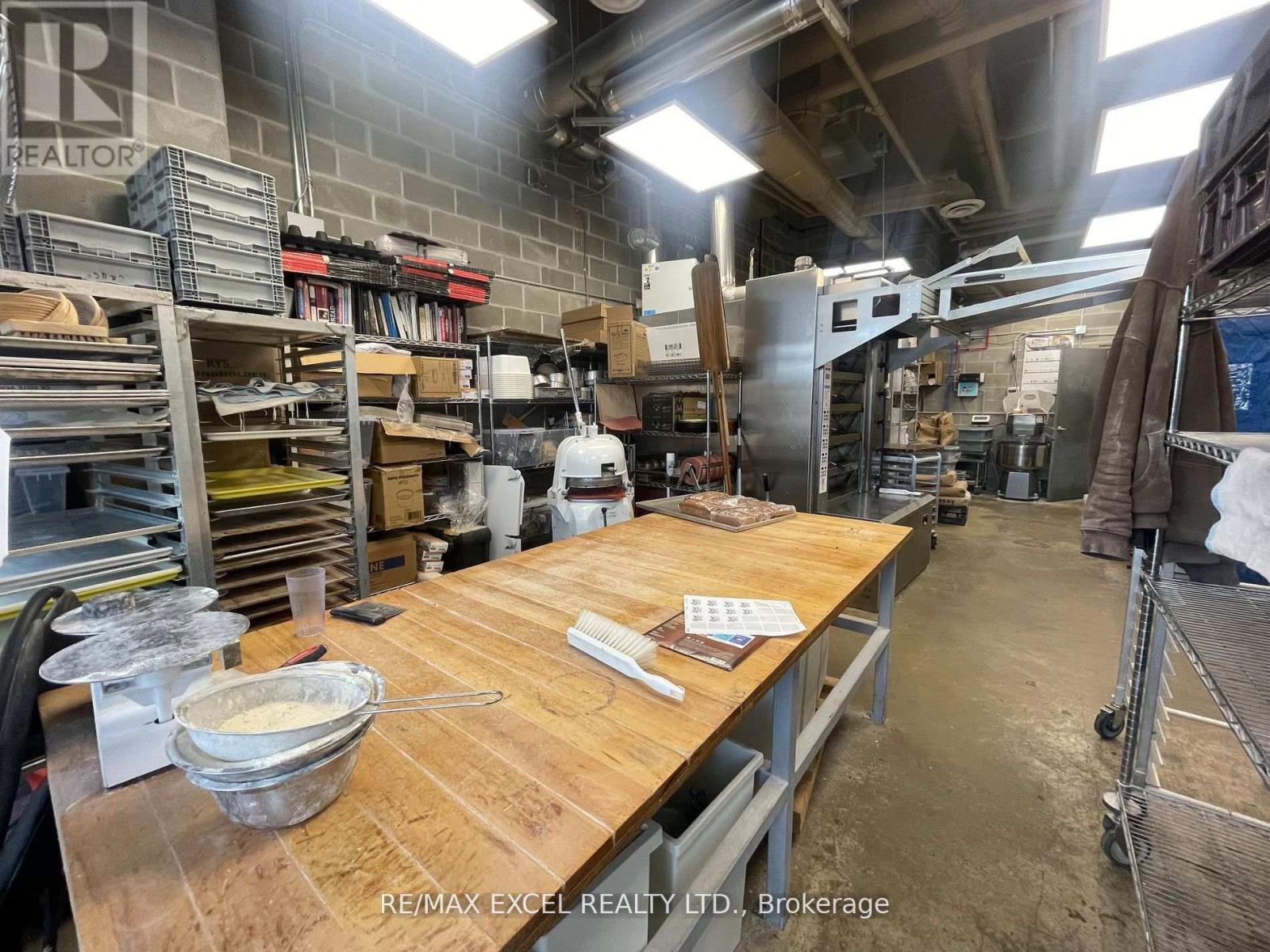 B1 - 9610 Yonge Street, Richmond Hill, Ontario  L4C 1V6 - Photo 7 - N12680178