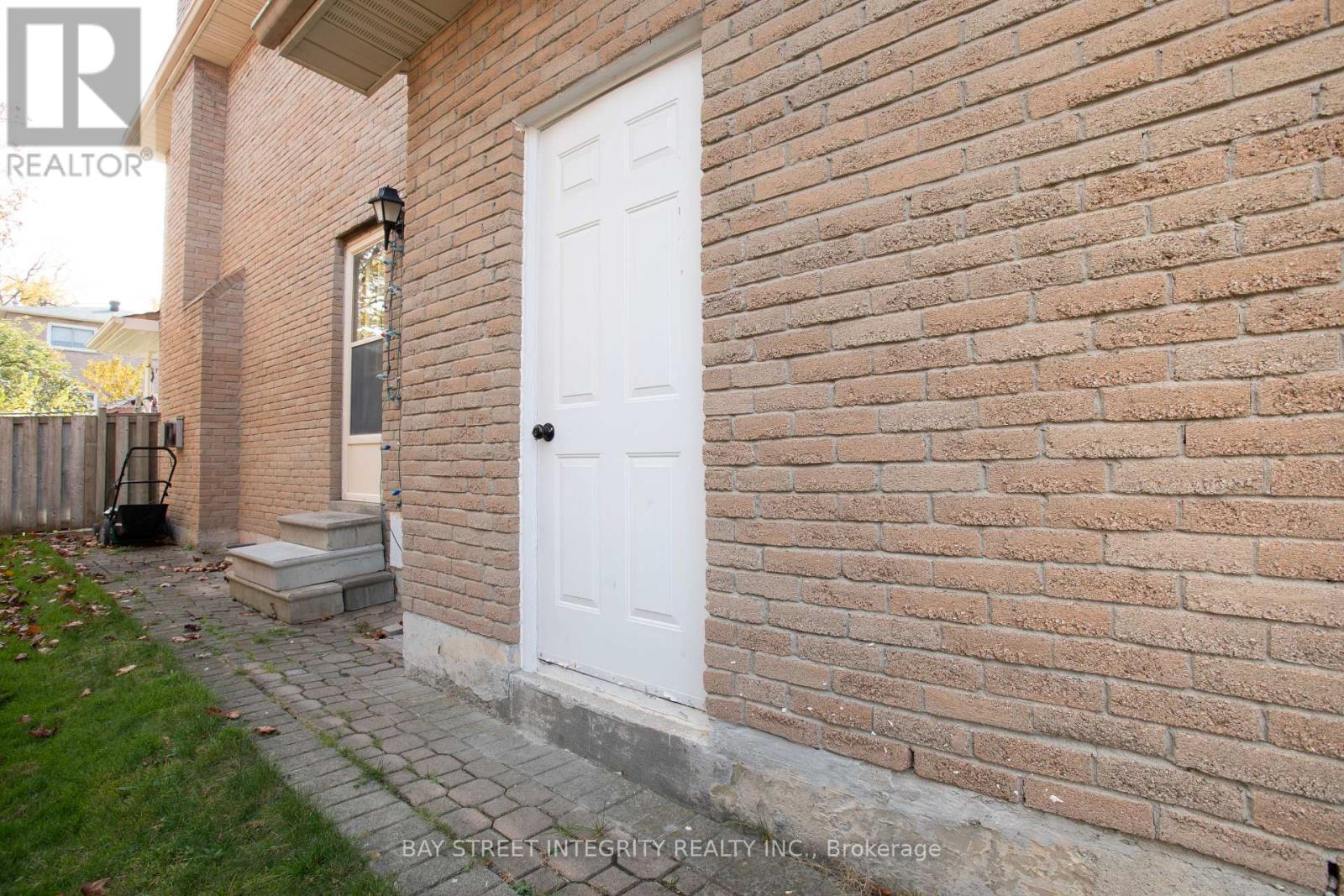 87 Raymerville Drive, Markham, Ontario  L3P 4J3 - Photo 9 - N12680276