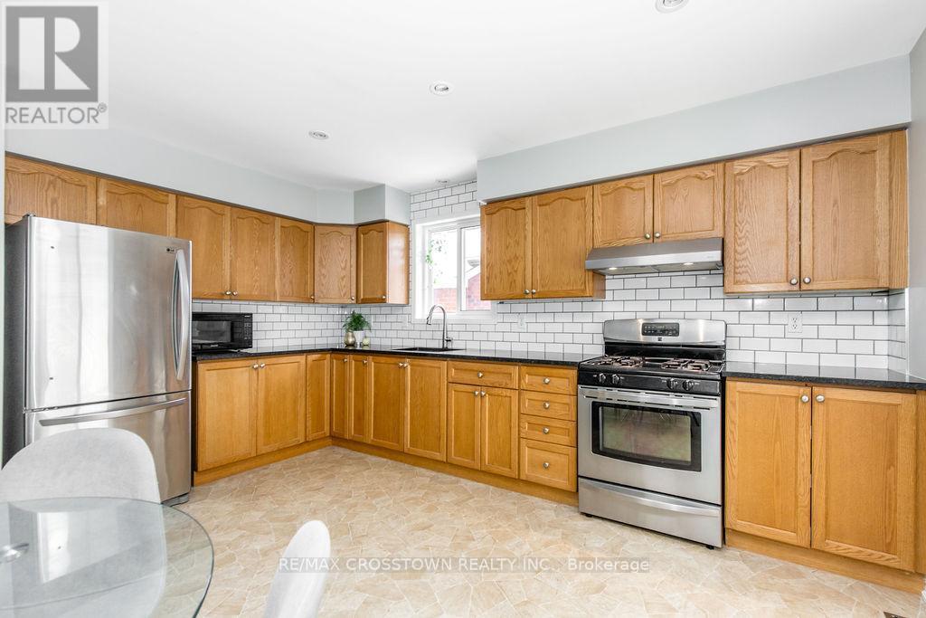 38 Brookfield Crescent, Barrie (Innis-Shore), Ontario L4N 9R6 - Photo 12 - S12676686