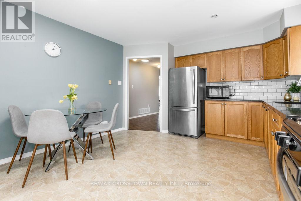 38 Brookfield Crescent, Barrie (Innis-Shore), Ontario L4N 9R6 - Photo 13 - S12676686