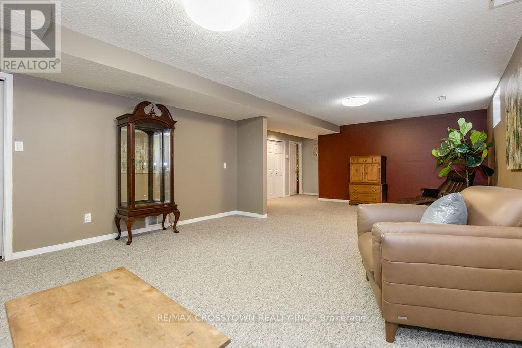 38 Brookfield Crescent, Barrie (Innis-Shore), Ontario L4N 9R6 - Photo 26 - S12676686